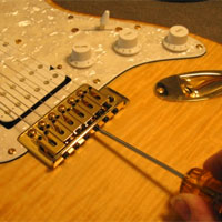 Ajuste gratuito de tu guitarra o bajo