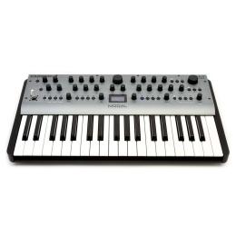 Sintetizador Modal Electronics Carbon8