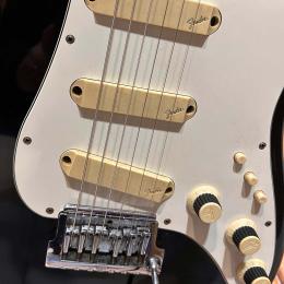 Guitarra eléctrica usada Fender Stratocaster Elite BLK 1983 + Case